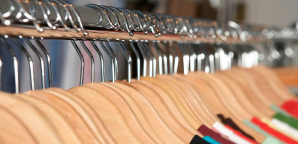 Escada Que Vira Arara de Roupas, Confira!