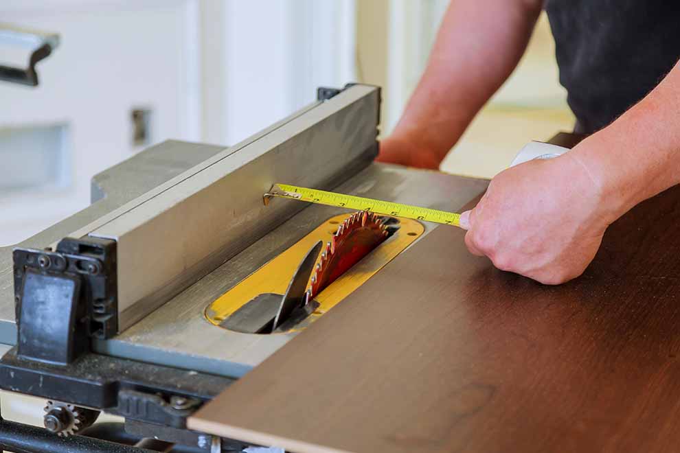 Como cortar laminado? Confira as dicas da Dutra Máquinas