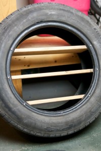 PRATELEIRA DE BRINQUEDOS COM PNEU-5