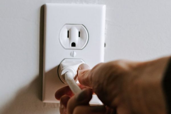 Como instalar uma tomada em 6 passos? Confira!