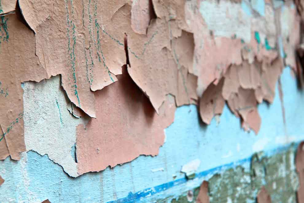 Pintura descascando? Veja principais erros e como resolver